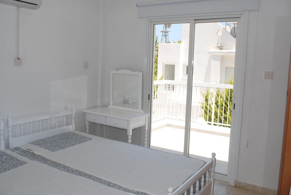 Flisvos Beach Apartments Protaras Bilik gambar